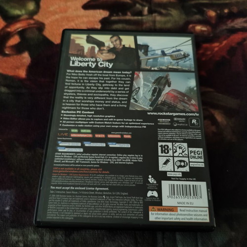 Grand Theft Auto IV PC game with map and book