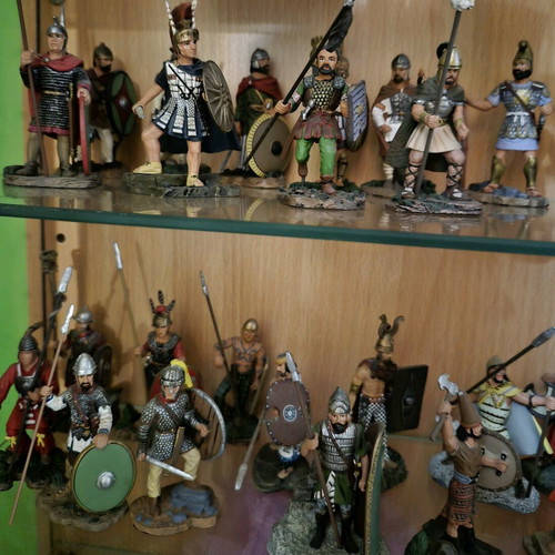 Lead miniatures of ancient warriors like new, set of 77