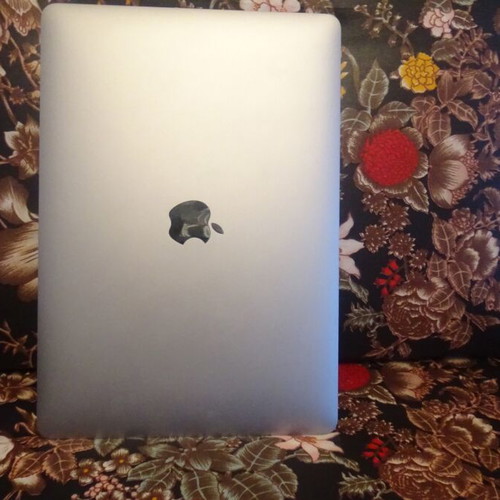 MacBook Air 2020 Apple Silicon M1 8GB RAM 256GB SSD like new