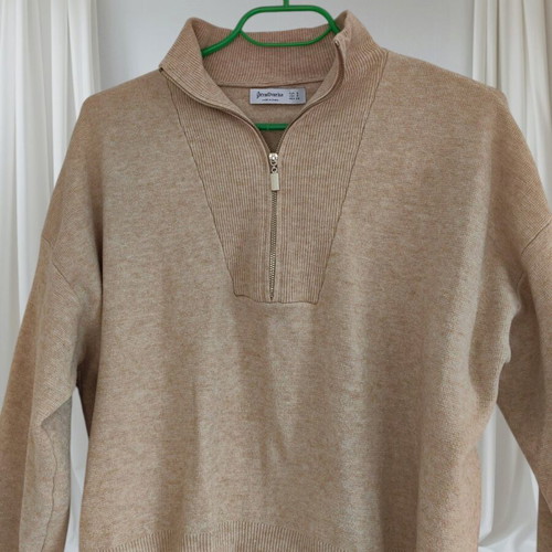 Stradivarius pullover with zipper like new, size S, beige