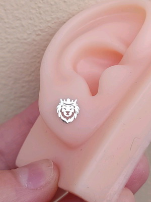 Unisex stainless steel lion head stud earrings