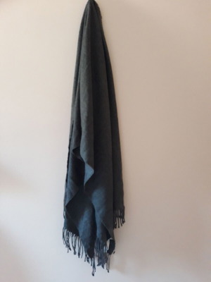 Zara man scarf like new, gray