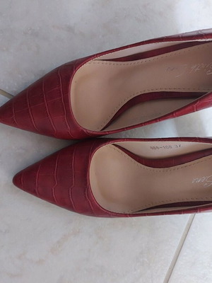 Red pumps like new, size 37