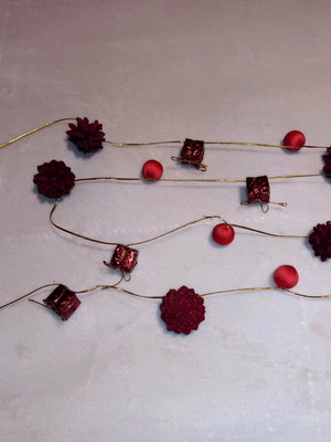 Christmas garland 170 cm with pine cones and balls like new