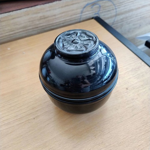 Black glass fondue pot