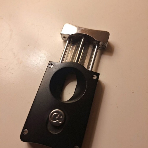 V CUT Caseti cigar cutter like new