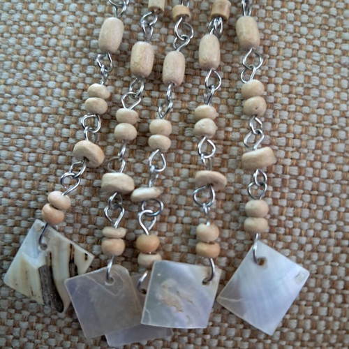 Summer long earrings like new, beige with shell detail