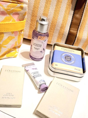 Loccitane σετ με σαπούνι, αφρόλουτρο, έλαια και κρέμα χεριών νέο