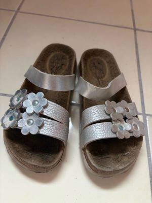 Παντόφλες ανατομικές ασημί 27-28 κορίτσι Cupcake Couture μεταχειρισμένες