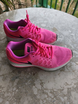 Nike athletic shoes used, size 42, pink