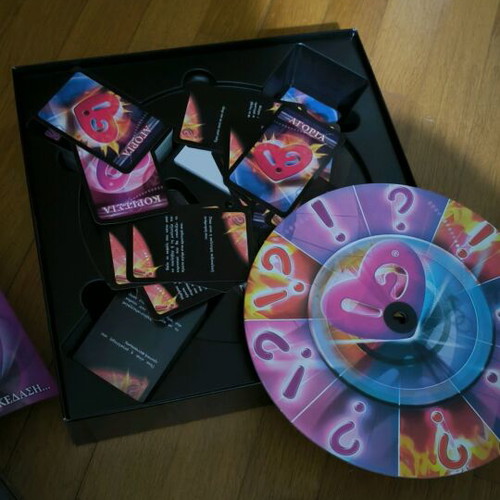 French Kiss party board game like new