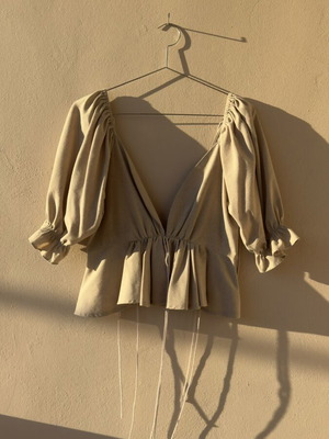 Linen top small σαν καινούργιο, γήινο μπεζ χρώμα με φερμουάρ στο πλάι