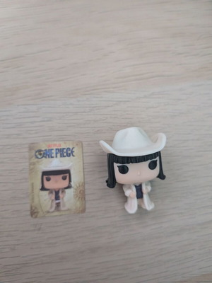 Φιγούρα Kinder Joy One Piece Nico Robin με κάρτα και συσκευασία