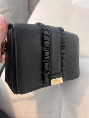 Michael Kors τσαντάκι ώμου μαύρο σαν καινούργιο με χρυσή αλυσίδα