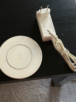 Belkin charger like new, compatible with iPhone and Android