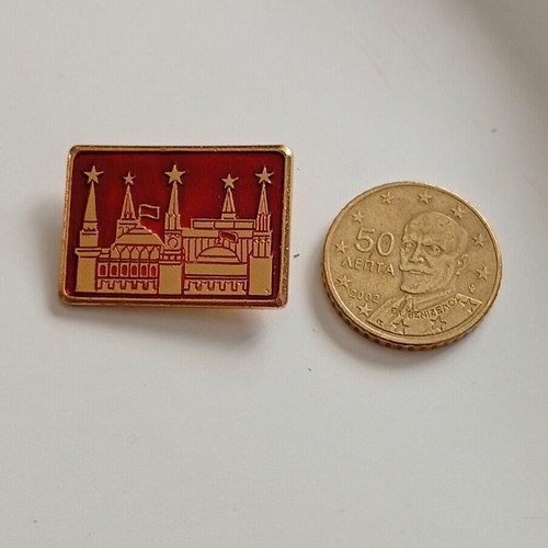 Vintage Russian Kremlin Moscow Souvenir Badge like new