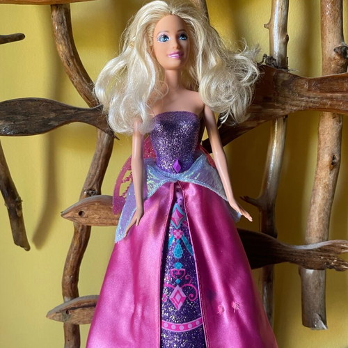 Barbie Mariposa doll like new with crown