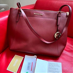 Από 195 μόνο 165€ μέχρι 30/4!Michael Kors,αυθεντική τσάντα σε burgundy χρώμα,γνήσιο φίνο δέρμα.