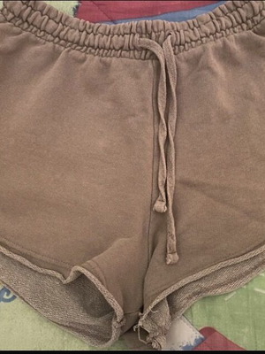 Stradivarius women's shorts like new, size M fits L, brown