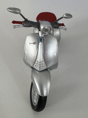 Piaggio Vespa 946 collectible model