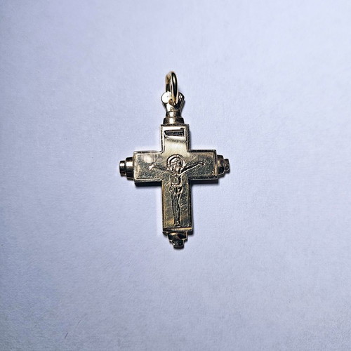 Gold cross 14K used, 4.08g, size 3.5x2.2cm