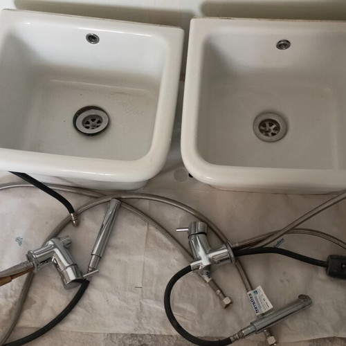 Sink basin 43x38 cm, height 24 cm, with faucets, set of 2