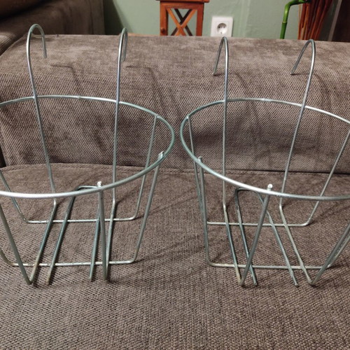 Metal plant pot holders set of 2 used