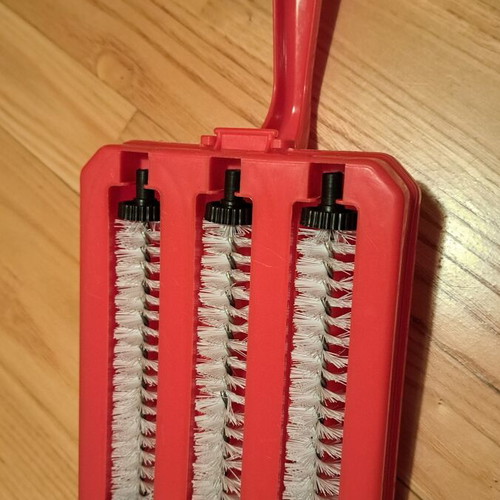 Set of 3 manual rotating table and carpet dustpans