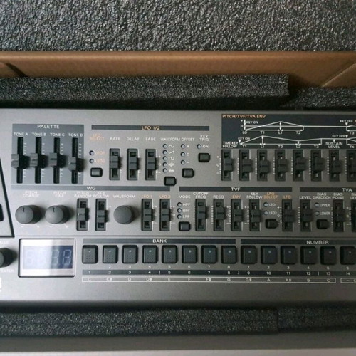 Roland JD-08 synthesizer like new