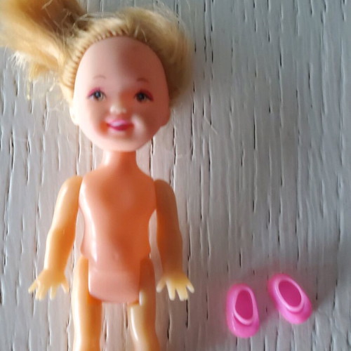 Barbie toddler with shoes used, very good