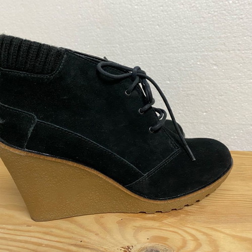 Lacoste black suede ankle boots used, size 38, with platform