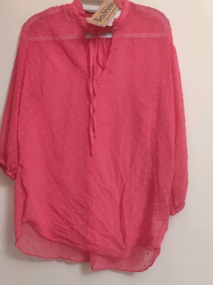 Benissimo blouse pink/fuchsia lightweight with embossed Swiss dot and tie