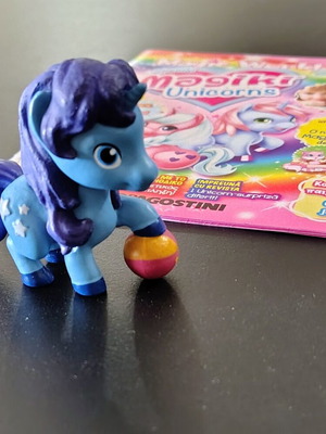 Magiki Unicorn DeAgostini σαν καινούργιο με βιβλίο, αλλάζει χρώμα