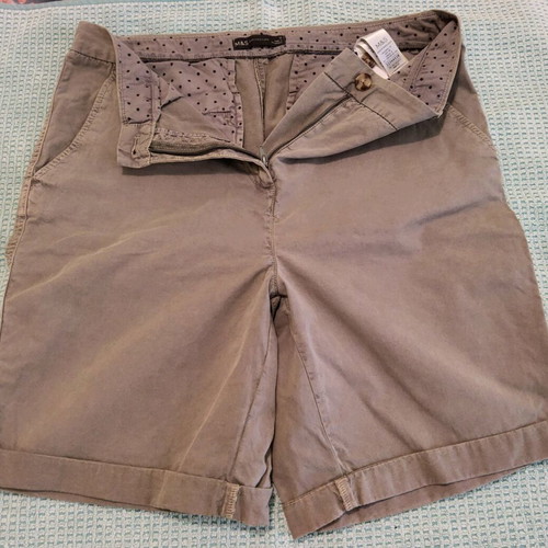 M&S women's chino shorts size 12 Eur40 like new, khaki