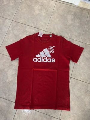 Adidas μπλουζάκι με λογότυπο σε κόκκινο, μέγεθος XS