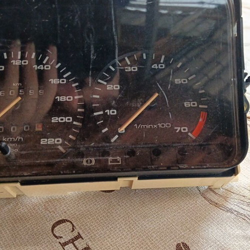 VW Passat 92 dashboard used with visible wear and scratches