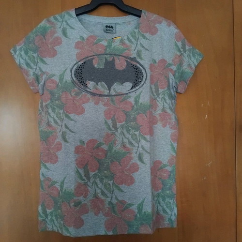 Batman T shirt new with tags, gray multicolor, size M