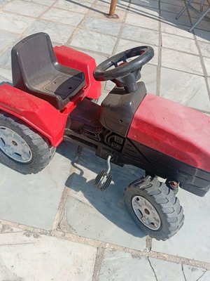 Children's pedal tractor