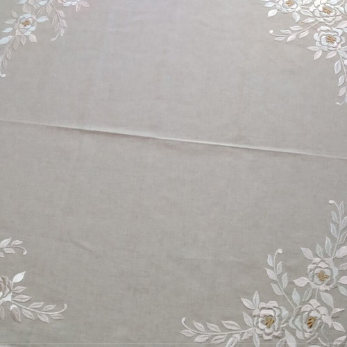 Set of 3 table linens with machine embroidery like new