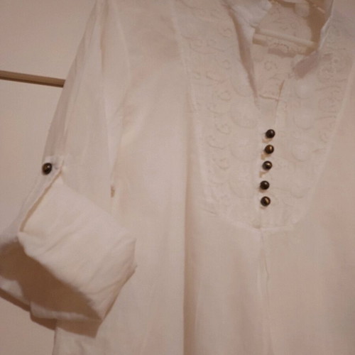 Women's shirt like new, white, size large, cotton blend