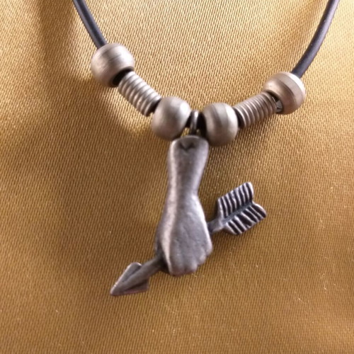 Short necklace used with hand holding arrow pendant in white metal