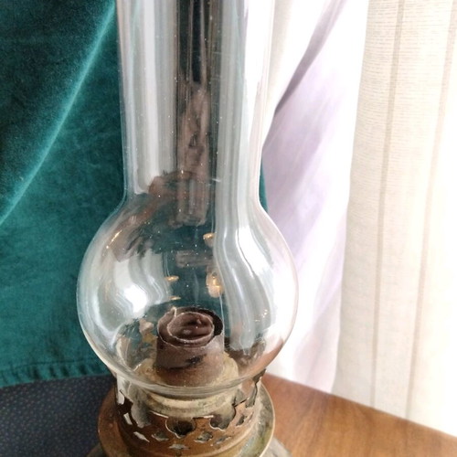 Antique oil lamp like new, brass or copper