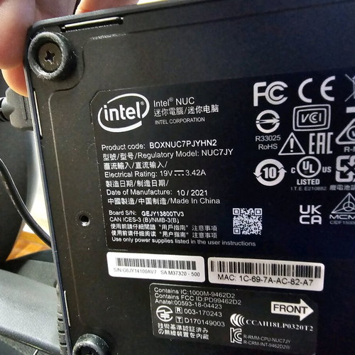 Mini PC 17Nuc 8GB 256 SSD 4 cores like new