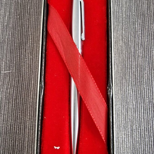 Pen like new, needs ink refill