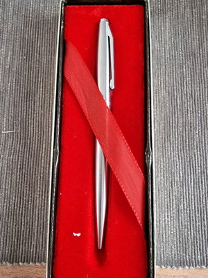 Pen like new, needs ink refill