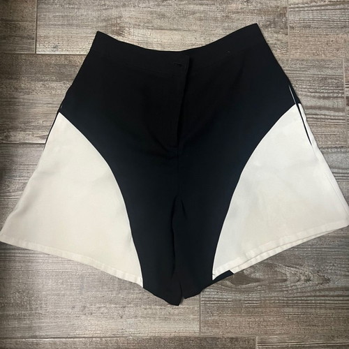 Nadia Rapti shorts like new, size L