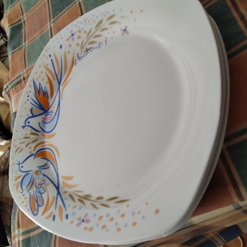 Stathopoulos collectible plates set of 4, like new, large