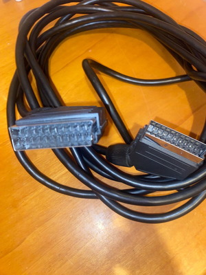 Scart cable 4 meters used