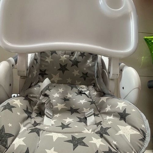 Lorelli high chair like new with adjustable height and tray