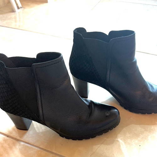 Caprice women's leather ankle boots black size 40 like new